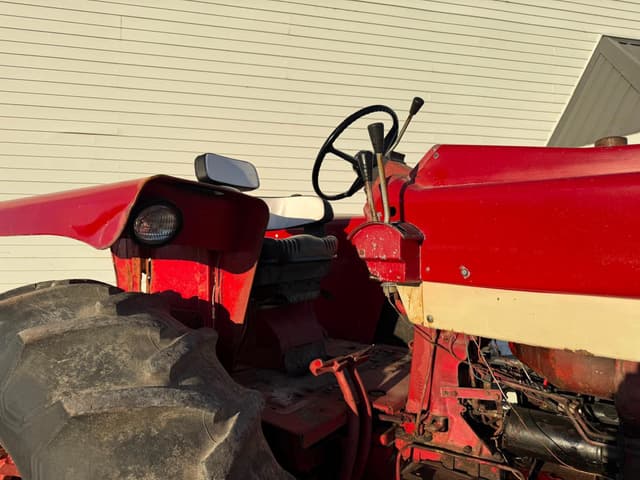 Image of International Harvester 966 equipment image 4