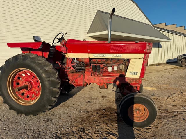 Image of International Harvester 966 equipment image 1