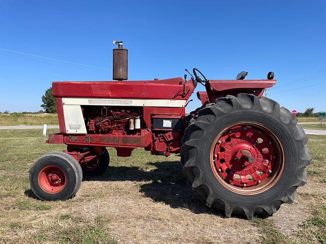 Image of International Harvester 966 equipment image 2