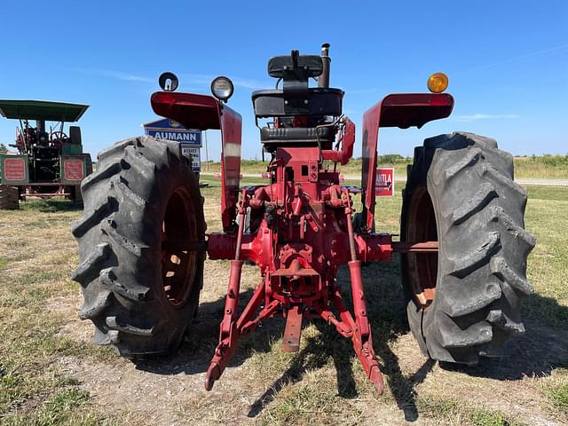 Image of International Harvester 966 equipment image 1