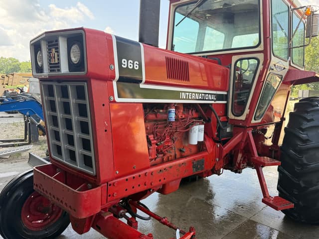 Image of International Harvester 966 equipment image 2