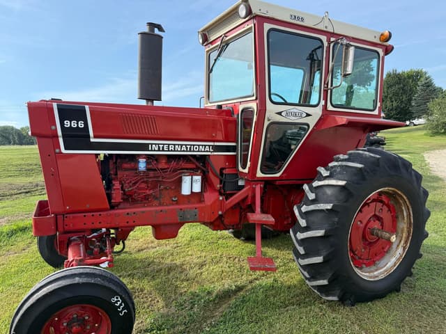 Image of International Harvester 966 equipment image 1