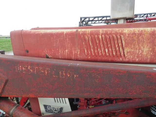 Image of International Harvester 966 equipment image 4