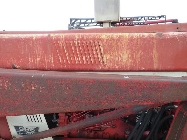 Image of International Harvester 966 equipment image 3