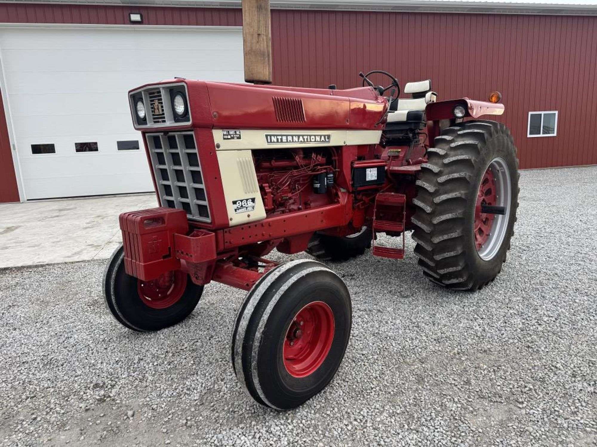 International Harvester 966 Equipment Image0
