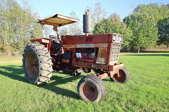 Image of International Harvester 966 equipment image 1