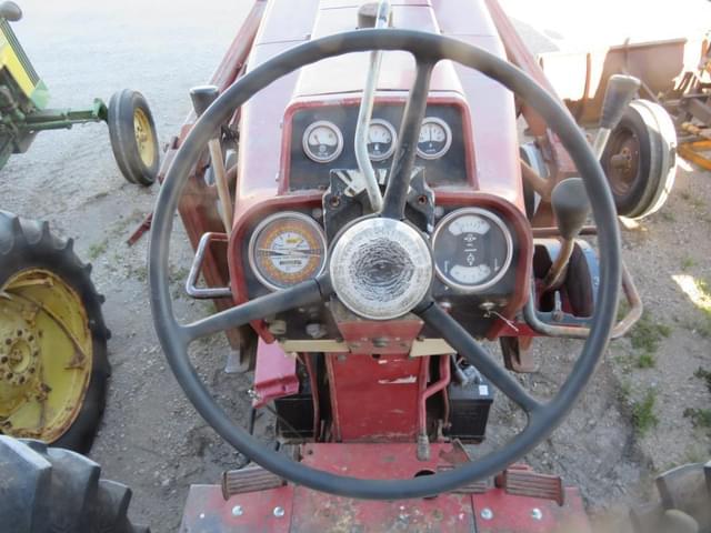 Image of International Harvester 966 equipment image 4