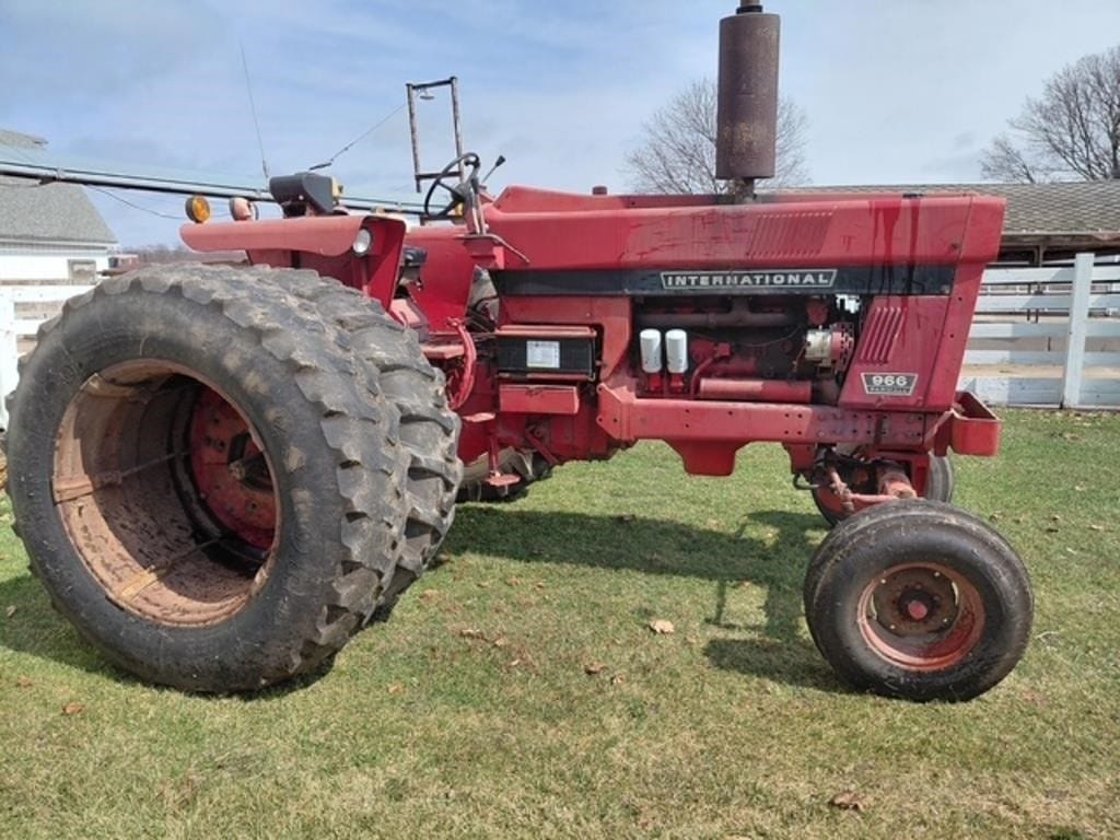 International Harvester 966 Equipment Image0