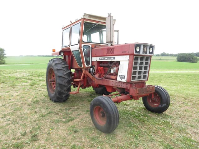 Image of International Harvester 966 equipment image 1