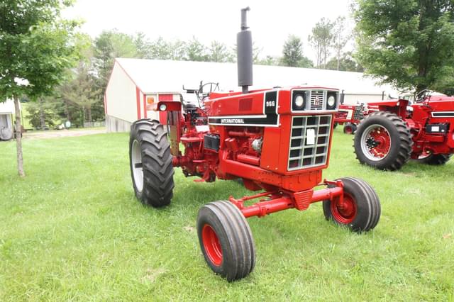 Image of International Harvester 966 equipment image 1