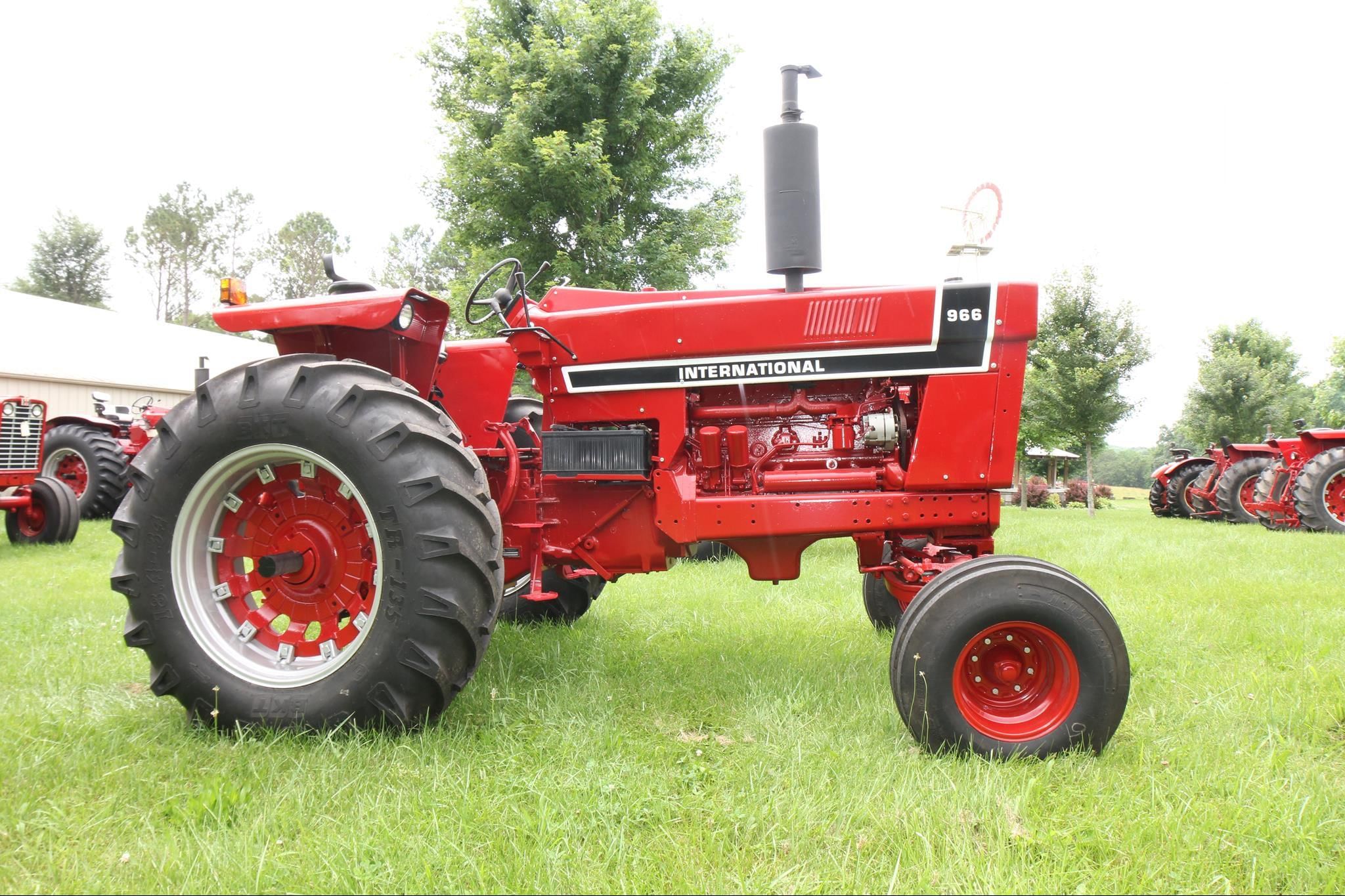 International Harvester 966 Equipment Image0