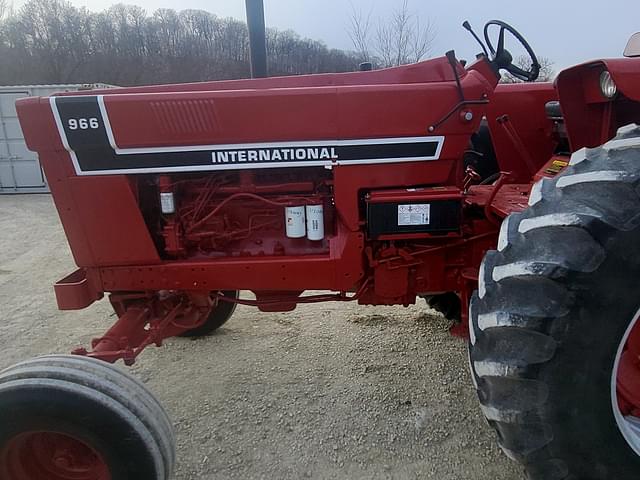 Image of International Harvester 966 equipment image 3