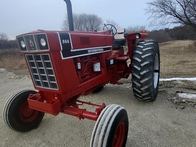 Image of International Harvester 966 equipment image 2