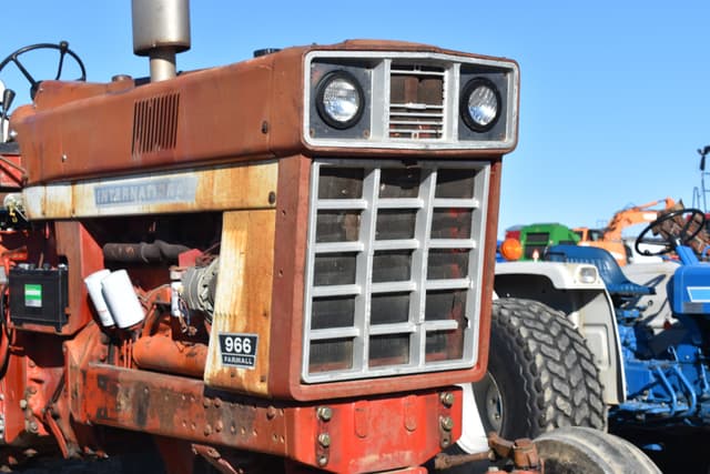 Image of International Harvester 966 equipment image 3