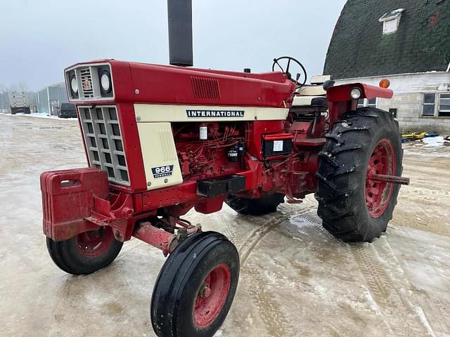 Image of International Harvester 966 equipment image 3