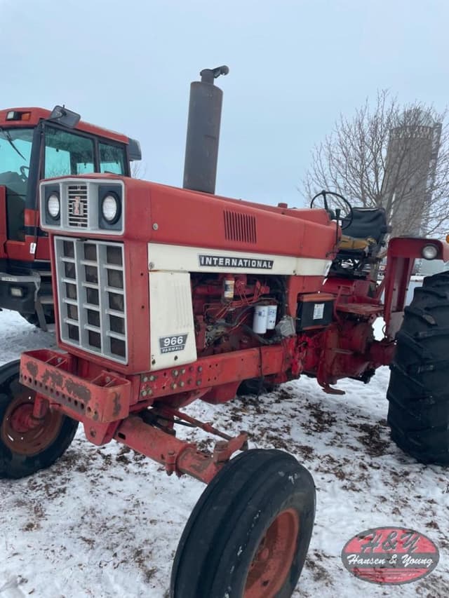 Image of International Harvester 966 equipment image 3