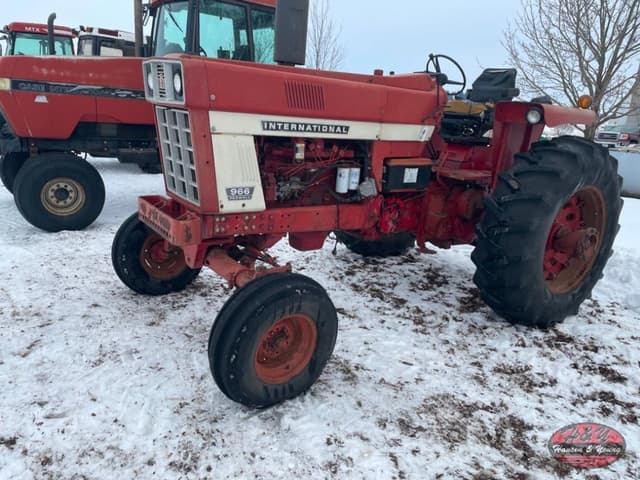 Image of International Harvester 966 equipment image 1