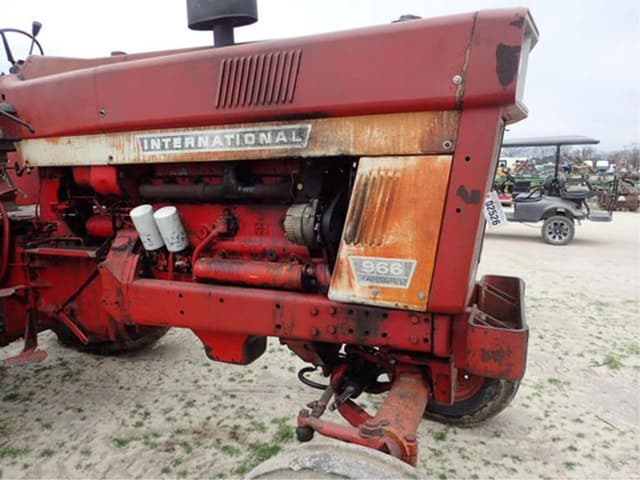 Image of International Harvester 966 equipment image 4