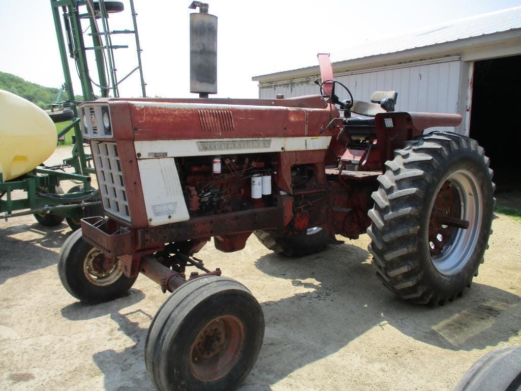 Main image International Harvester 966
