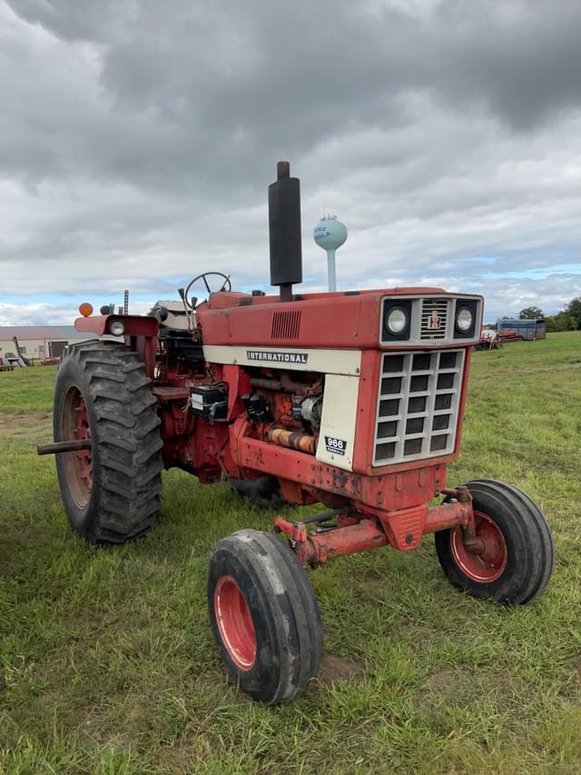 Image of International Harvester 966 equipment image 1