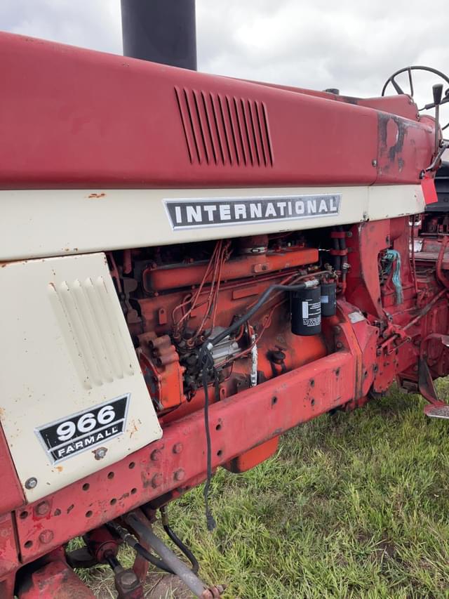 Image of International Harvester 966 equipment image 3