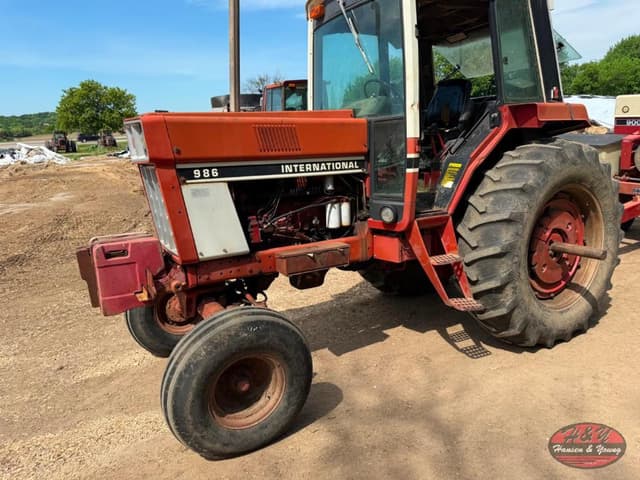 Image of International Harvester 986 equipment image 2