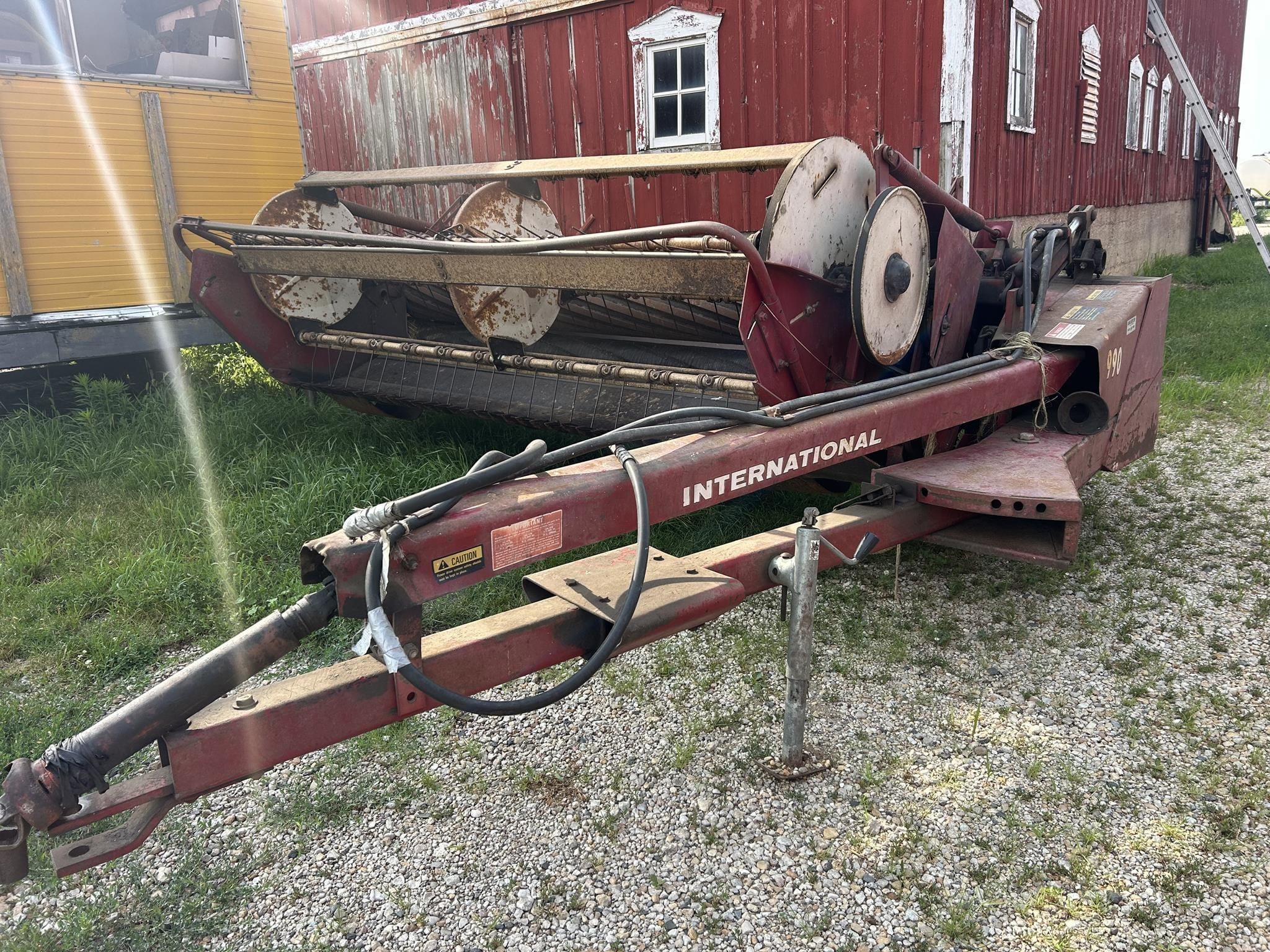 International Harvester 990 Equipment Image0