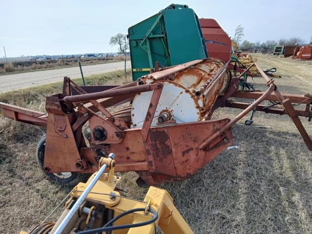 Image of International Harvester 990 equipment image 4