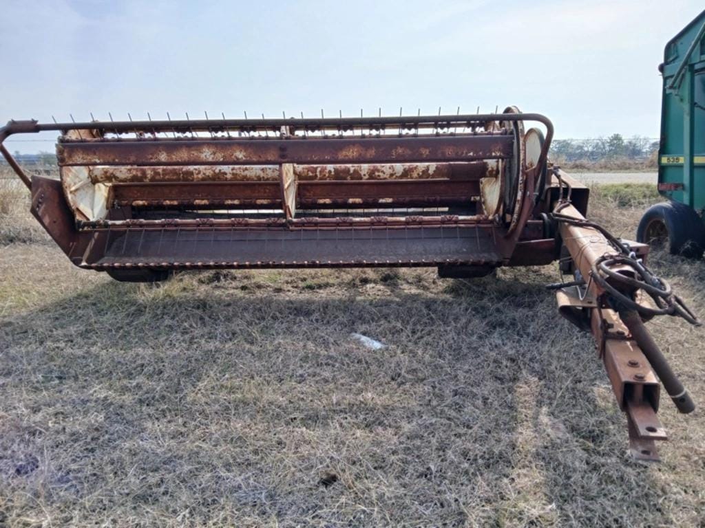 International Harvester 990 Equipment Image0