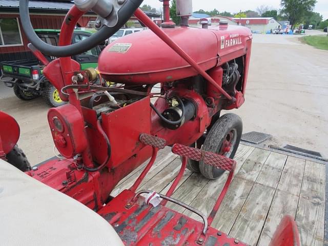 Image of Farmall B equipment image 1