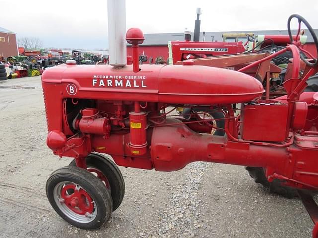 Image of Farmall B equipment image 4