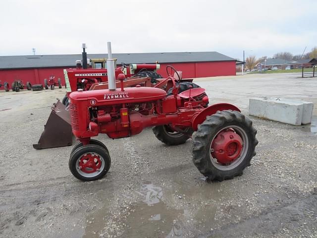 Image of Farmall B equipment image 2