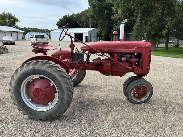 Image of Farmall B equipment image 3