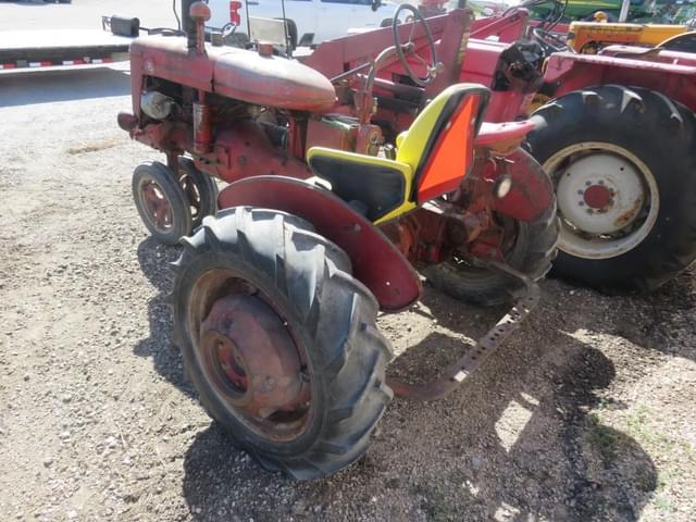 Image of Farmall B equipment image 4