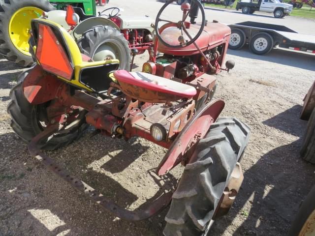 Image of Farmall B equipment image 2