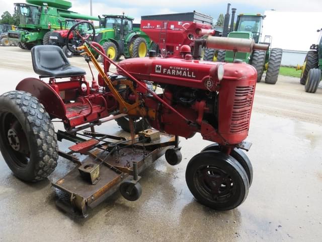 Image of Farmall B equipment image 3
