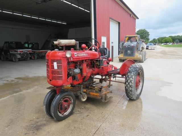 Image of Farmall B equipment image 1