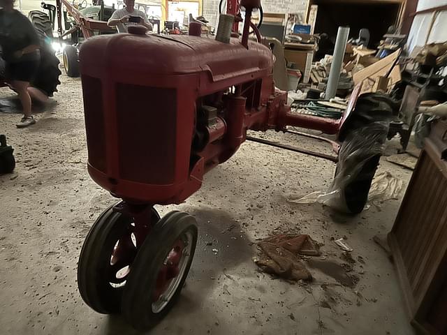 Image of Farmall B equipment image 3