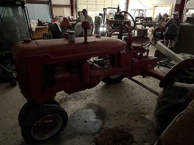 Image of Farmall B equipment image 4