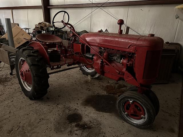 Image of Farmall B equipment image 2