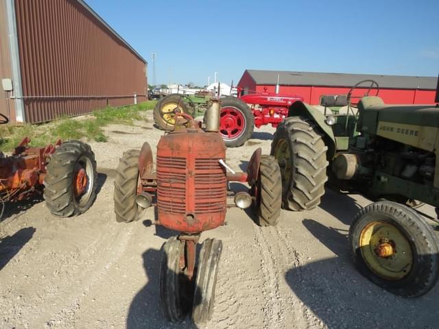 Image of Farmall B equipment image 1