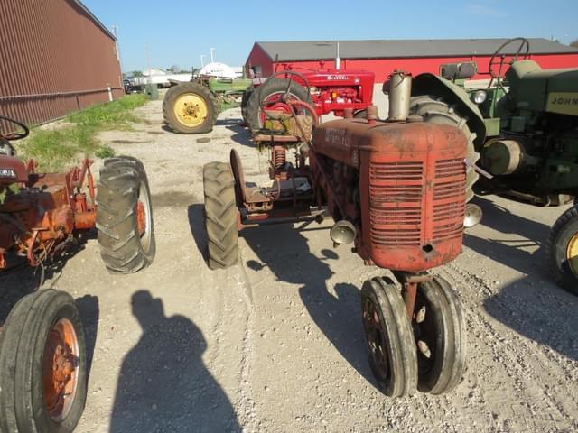 Image of Farmall B equipment image 2