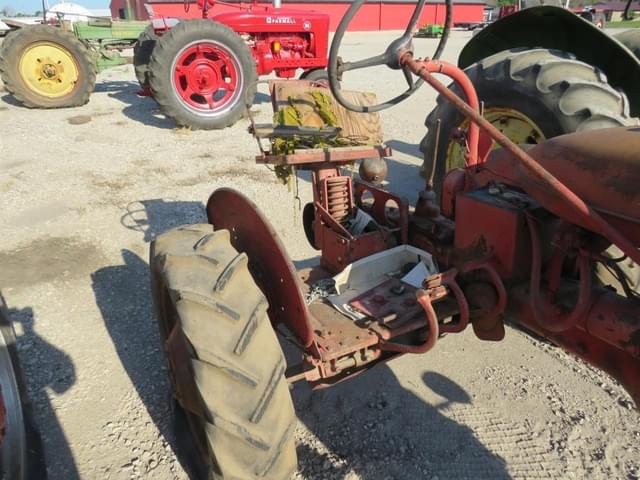 Image of Farmall B equipment image 4