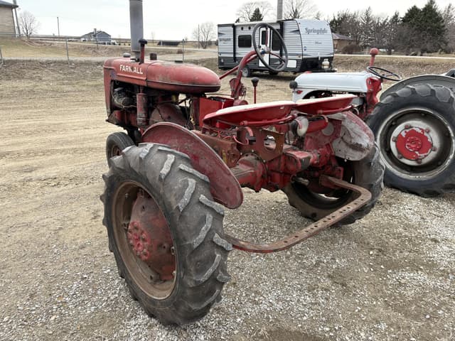 Image of Farmall B equipment image 2