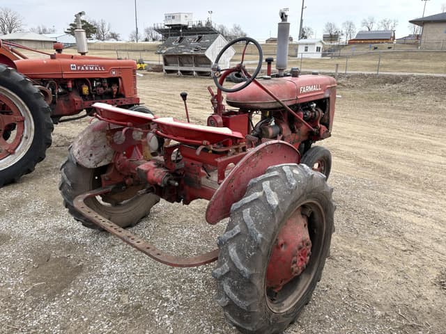 Image of Farmall B equipment image 3