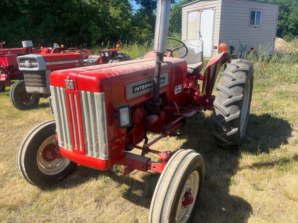 Main image International Harvester B-414