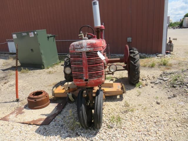Image of Farmall B equipment image 1
