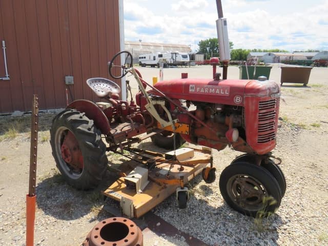 Image of Farmall B equipment image 2