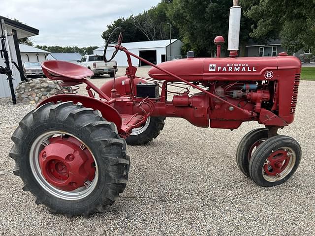 Image of Farmall B equipment image 3