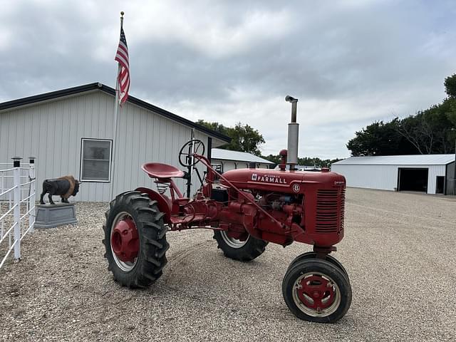 Image of Farmall B equipment image 2